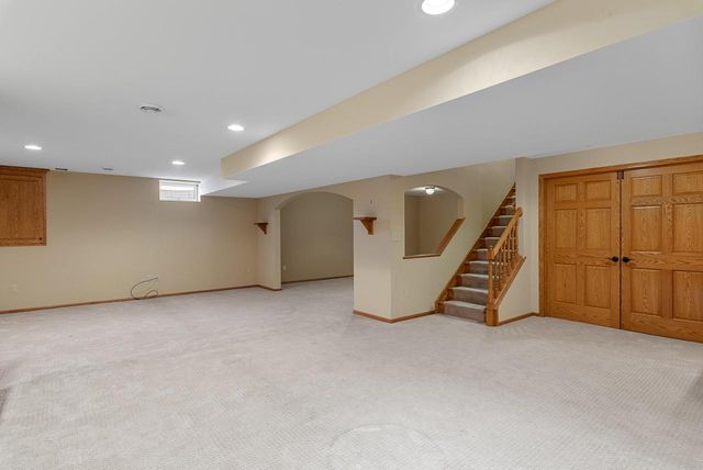 1960 Foxcroft LANE, Waukesha, WI 53189