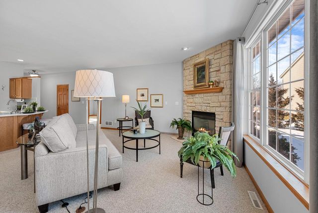 1960 Foxcroft LANE, Waukesha, WI 53189