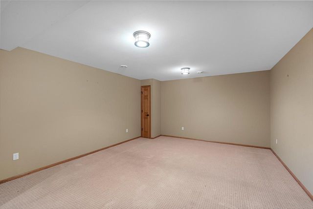 1960 Foxcroft LANE, Waukesha, WI 53189