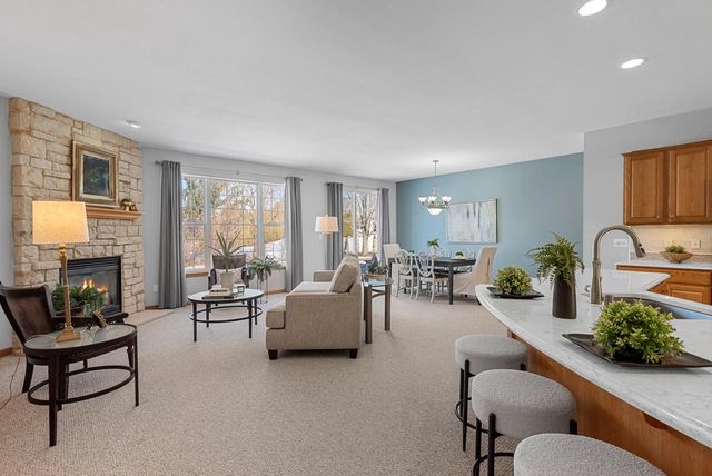 1960 Foxcroft LANE, Waukesha, WI 53189