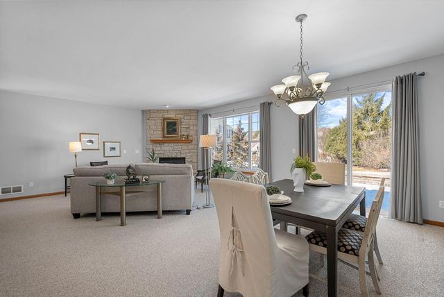 1960 Foxcroft LANE, Waukesha, WI 53189