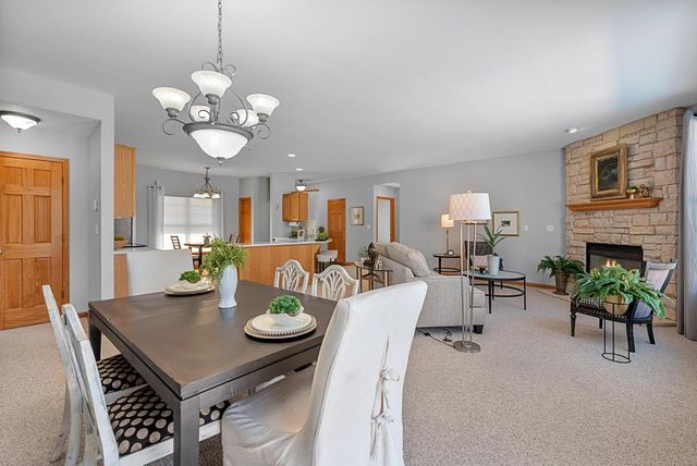 1960 Foxcroft LANE, Waukesha, WI 53189