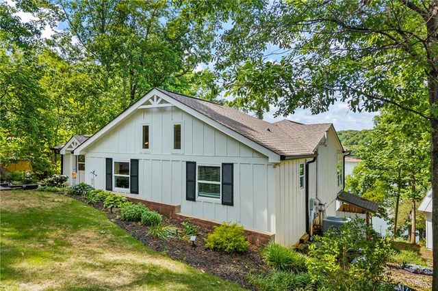 214 Sugar Cane Drive, Hartwell, GA 30643