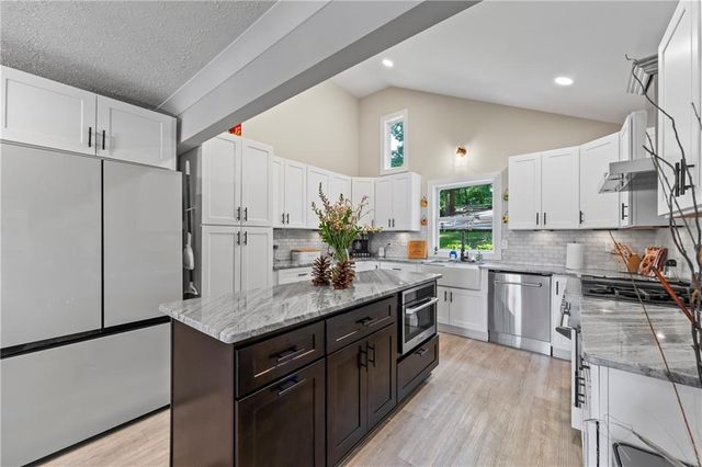 214 Sugar Cane Drive, Hartwell, GA 30643