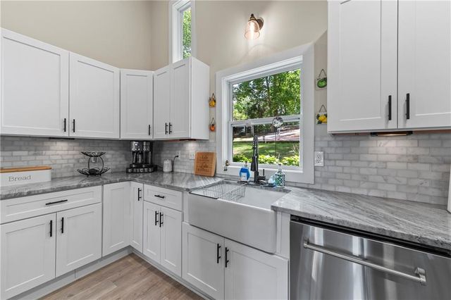 214 Sugar Cane Drive, Hartwell, GA 30643