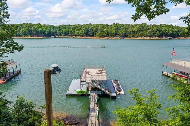 214 Sugar Cane Drive, Hartwell, GA 30643