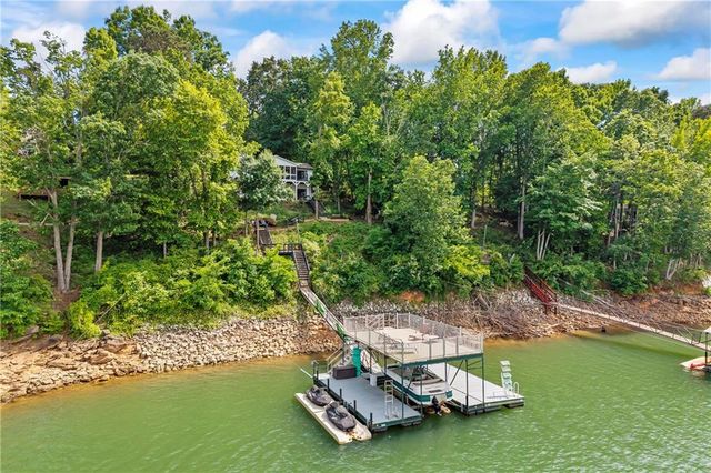 214 Sugar Cane Drive, Hartwell, GA 30643