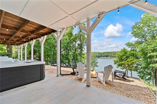 214 Sugar Cane Drive, Hartwell, GA 30643