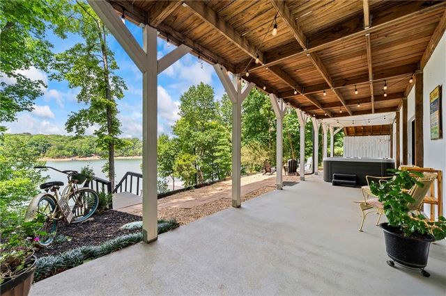 214 Sugar Cane Drive, Hartwell, GA 30643