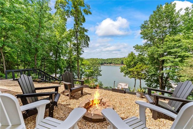 214 Sugar Cane Drive, Hartwell, GA 30643