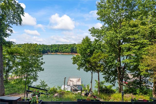 214 Sugar Cane Drive, Hartwell, GA 30643