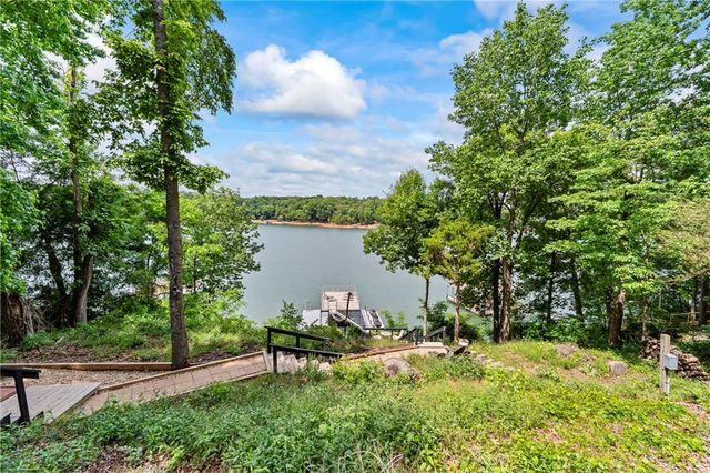214 Sugar Cane Drive, Hartwell, GA 30643