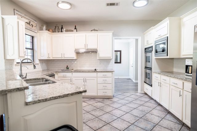 696 Indian Trail, Decatur, TX 76234