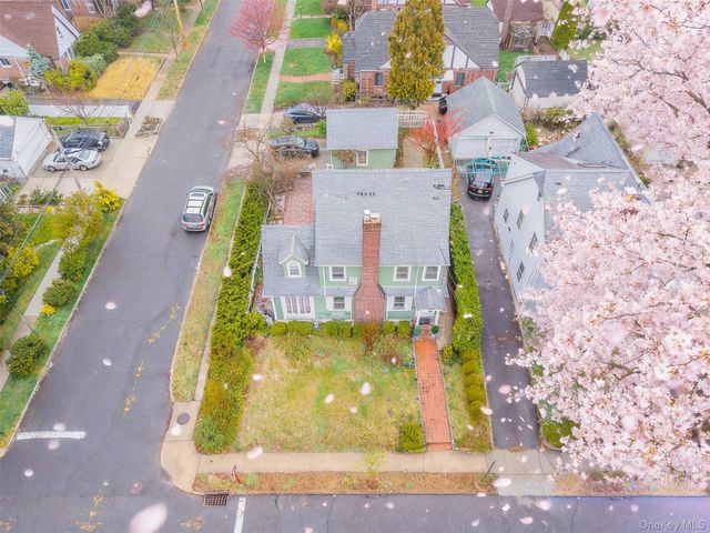 11 Baker Hill Road, Great Neck, NY 11023