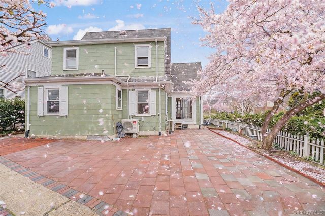 11 Baker Hill Road, Great Neck, NY 11023