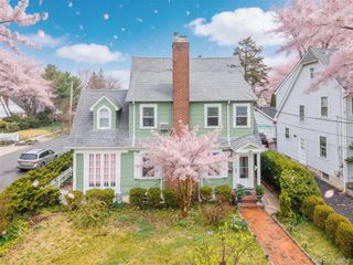 11 Baker Hill Road, Great Neck, NY 11023