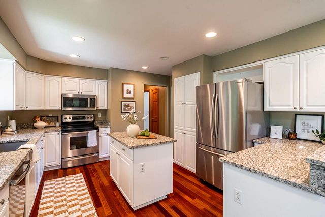 S67W20071 Benjamin COURT, Muskego, WI 53150