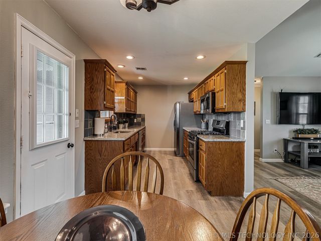 1141 Haynie Street, Skiatook, OK 74070