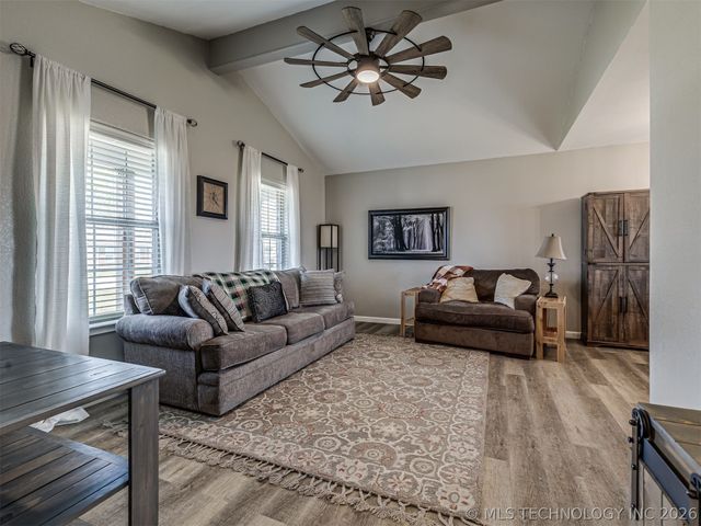 1141 Haynie Street, Skiatook, OK 74070