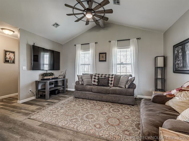 1141 Haynie Street, Skiatook, OK 74070