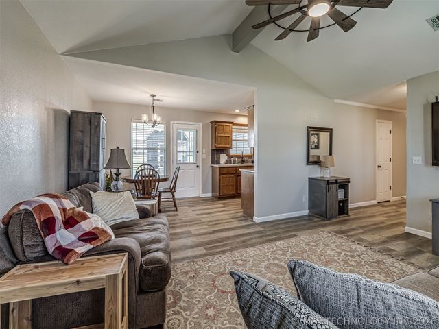 1141 Haynie Street, Skiatook, OK 74070