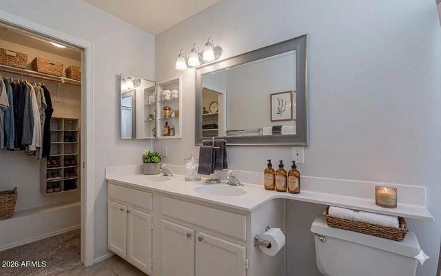 528 S SUNRISE Drive, Gilbert, AZ 85233