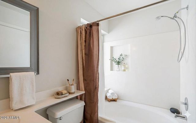 528 S SUNRISE Drive, Gilbert, AZ 85233