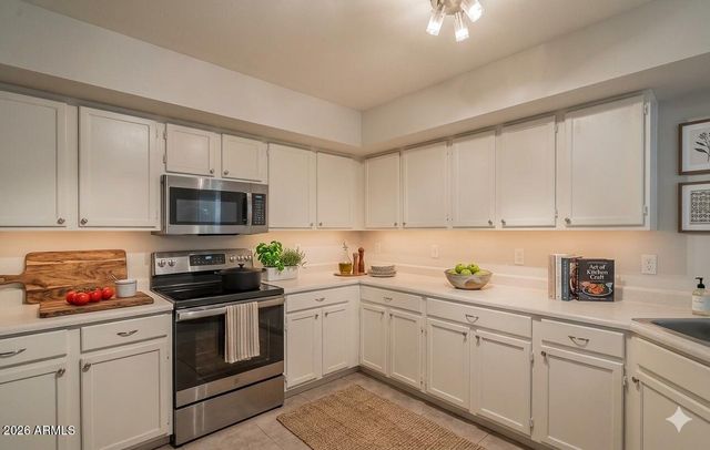 528 S SUNRISE Drive, Gilbert, AZ 85233