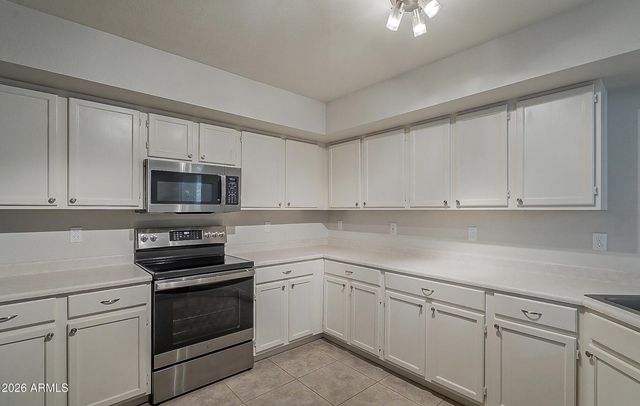 528 S SUNRISE Drive, Gilbert, AZ 85233