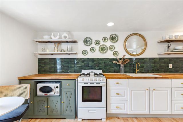 27 Padelford Street, Providence, RI 02906