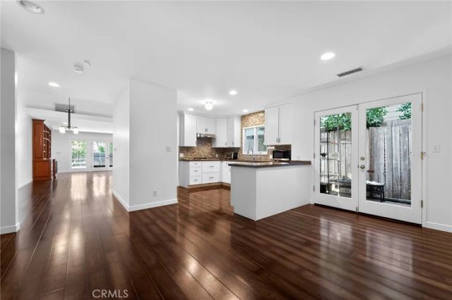 13047 Dickens Street, Studio City, CA 91604