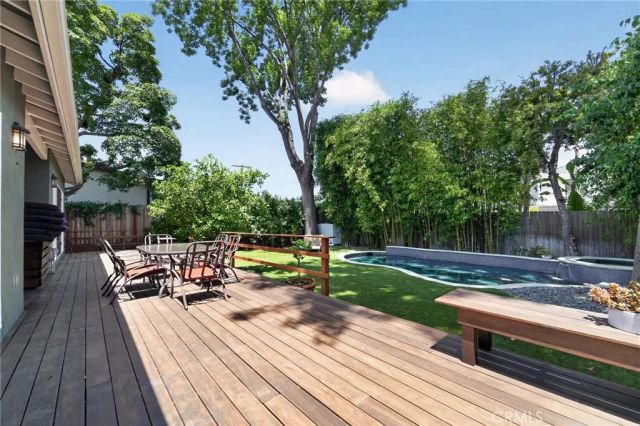 13047 Dickens Street, Studio City, CA 91604