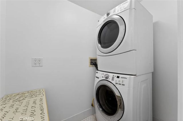 13047 Dickens Street, Studio City, CA 91604