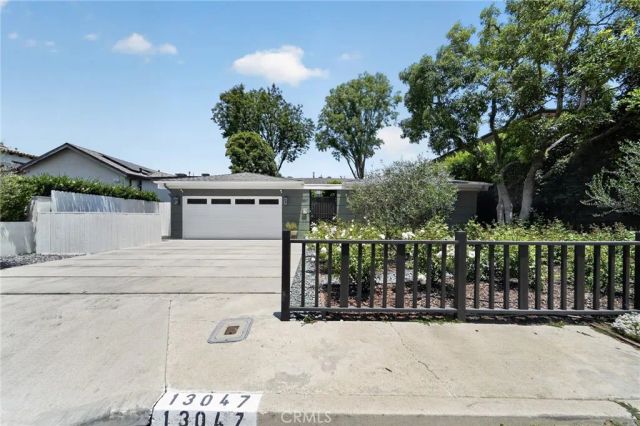 13047 Dickens Street, Studio City, CA 91604
