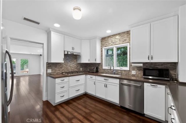 13047 Dickens Street, Studio City, CA 91604