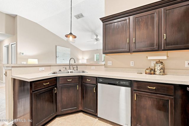 86 JARDIN DE MER Place 86, Jacksonville Beach, FL 32250