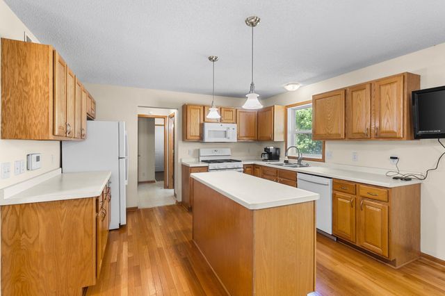 379 Wheelock Parkway E, Saint Paul, MN 55130