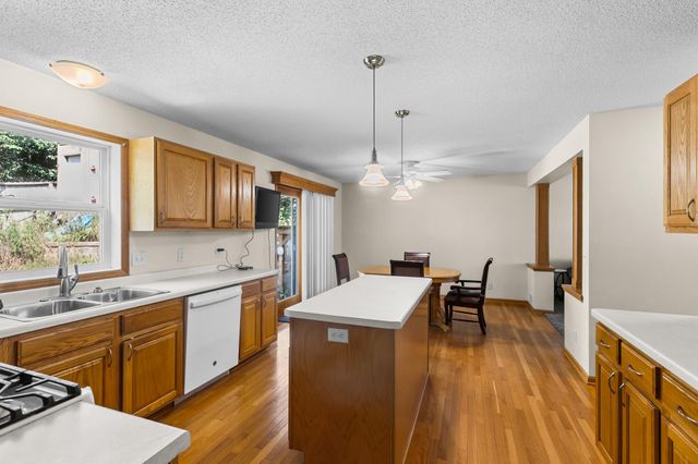 379 Wheelock Parkway E, Saint Paul, MN 55130