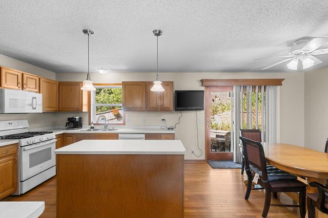 379 Wheelock Parkway E, Saint Paul, MN 55130