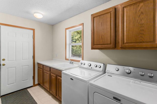 379 Wheelock Parkway E, Saint Paul, MN 55130