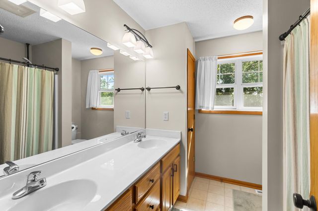 379 Wheelock Parkway E, Saint Paul, MN 55130