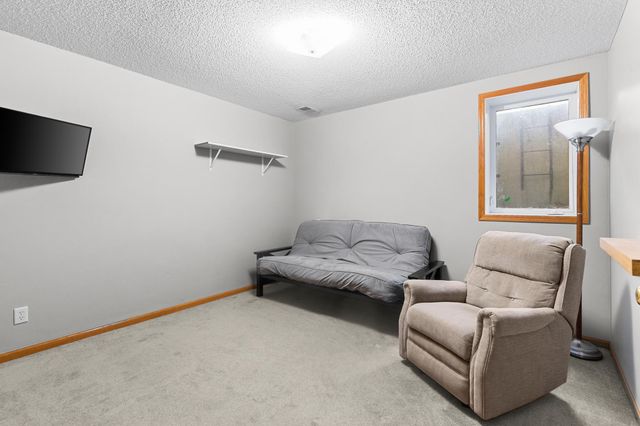 379 Wheelock Parkway E, Saint Paul, MN 55130