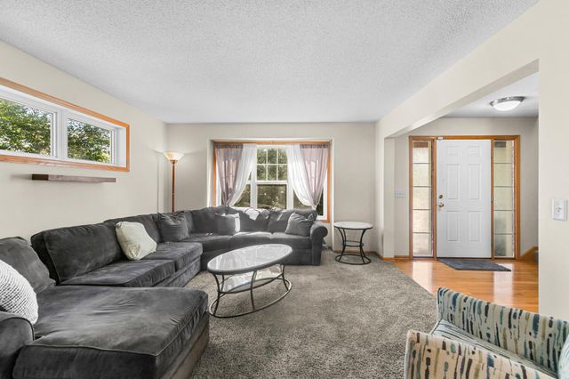 379 Wheelock Parkway E, Saint Paul, MN 55130