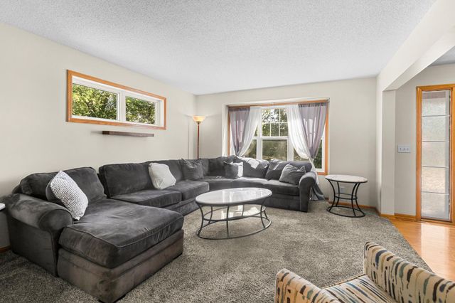 379 Wheelock Parkway E, Saint Paul, MN 55130