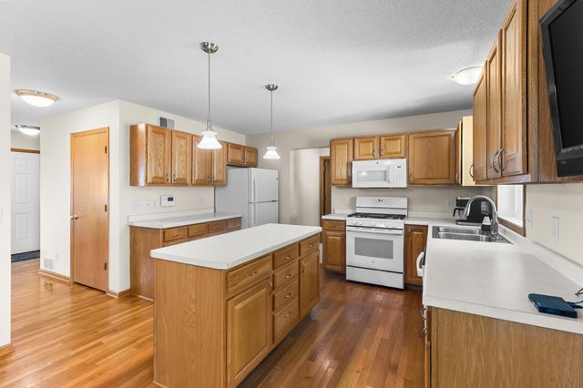 379 Wheelock Parkway E, Saint Paul, MN 55130