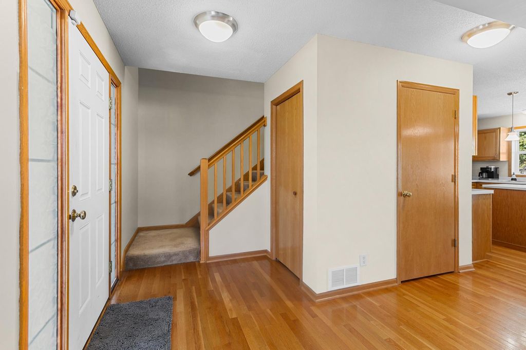 379 Wheelock Parkway E, Saint Paul, MN 55130 — photo 5