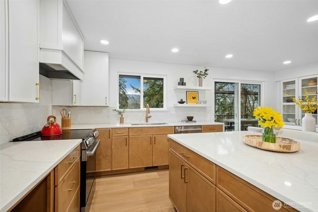 145 Mt Pilchuck Avenue SW, Issaquah, WA 98027