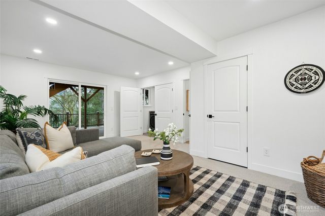 145 Mt Pilchuck Avenue SW, Issaquah, WA 98027