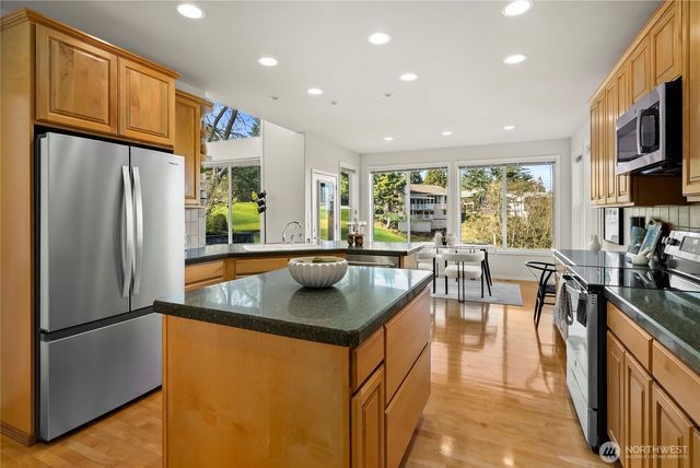 31425 36th Avenue SW, Federal Way, WA 98023