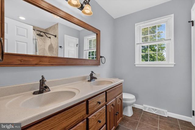 1022 CHELMSFORD DR, Mechanicsburg, PA 17050
